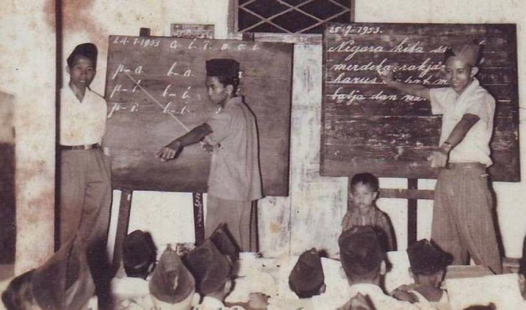 Menggali Masa Lalu: Mengapa Pendidikan Sejarah Penting?