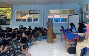 Presentasi interaktif Kabupaten Probolinggo tentang edukasi obat-obatan untuk meningkatkan kesadaran pelajar