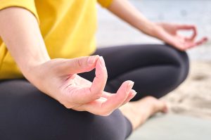 Kenali-Terapi-Holistik-Cara-Efektif-Redakan-Stres-Berlebihan