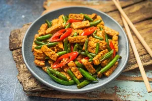 Tempe orek pedas manis dengan buncis, masakan rumahan sederhana yang menggugah selera