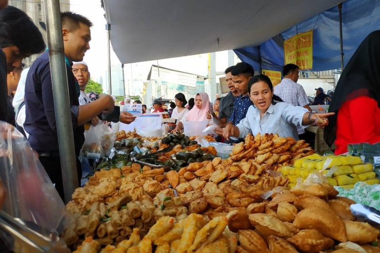 Berburu Kuliner Jalanan: Tips Aman dan Tetap Lezat
