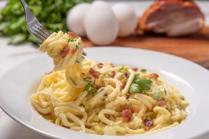 dengan saus creamy sebagai hidangan romantis yang lezat