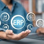 Visualisasi peran sistem ERP dalam mendukung skalabilitas dan efisiensi operasional bisnis melalui integrasi berbagai fungsi perusahaan