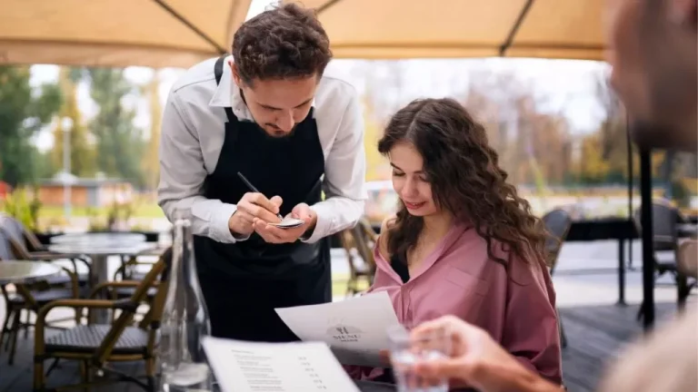 Tips Memesan Menu di Restoran Baru agar Tidak Kecewa
