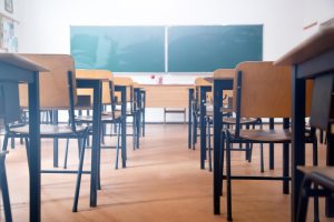 Ruang kelas modern sebagai contoh fasilitas sekolah berkualitas yang mendukung proses belajar siswa