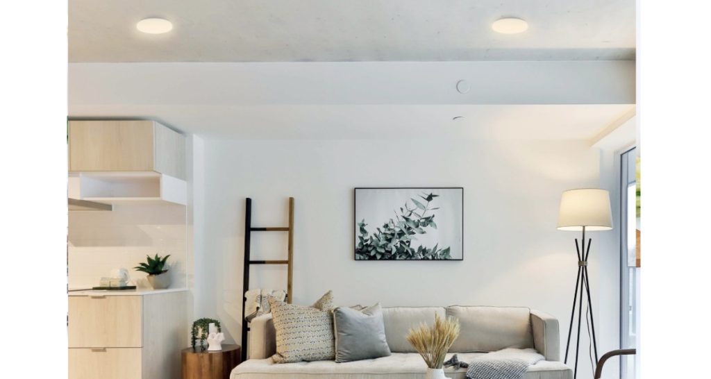 pencahayaan lampu rumah yang hangat dan nyaman di ruang minimalis