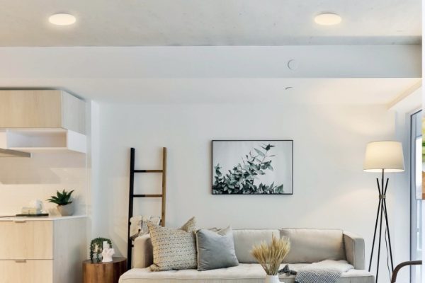 pencahayaan lampu rumah yang hangat dan nyaman di ruang minimalis