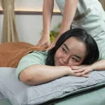 Suasana thai massage Jakarta dengan therapist membantu relaksasi tubuh dan mengurangi pegal setelah aktivitas harian