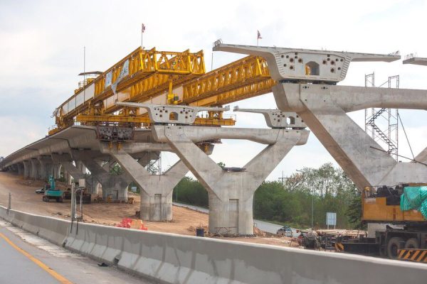 Proyek pembangunan jalan guna mendukung mobilitas masyarakat dan logistik