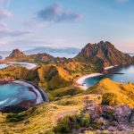Pemandangan Pulau Padar di Labuan Bajo saat matahari terbit