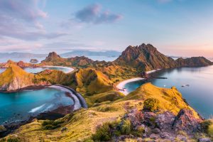 Pemandangan Pulau Padar di Labuan Bajo saat matahari terbit